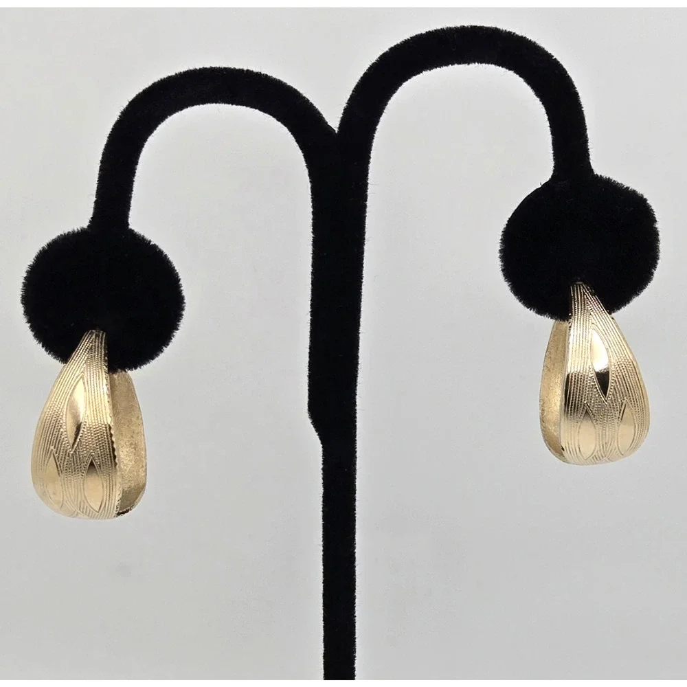 Vintage Hoop Earrings Chunky Goldtone Textured Classic Boho Maximalist Retro 1